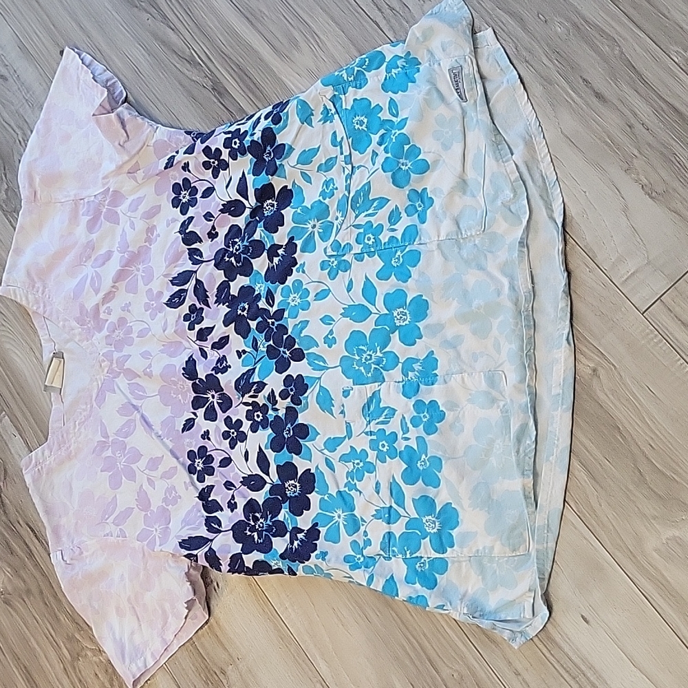 Light weight floral greys anatomy scrub top